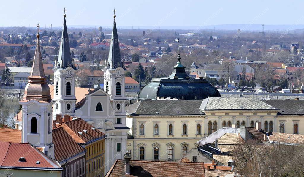 Városkép - Esztergom - Mindszenty hercegprímás tér épületei