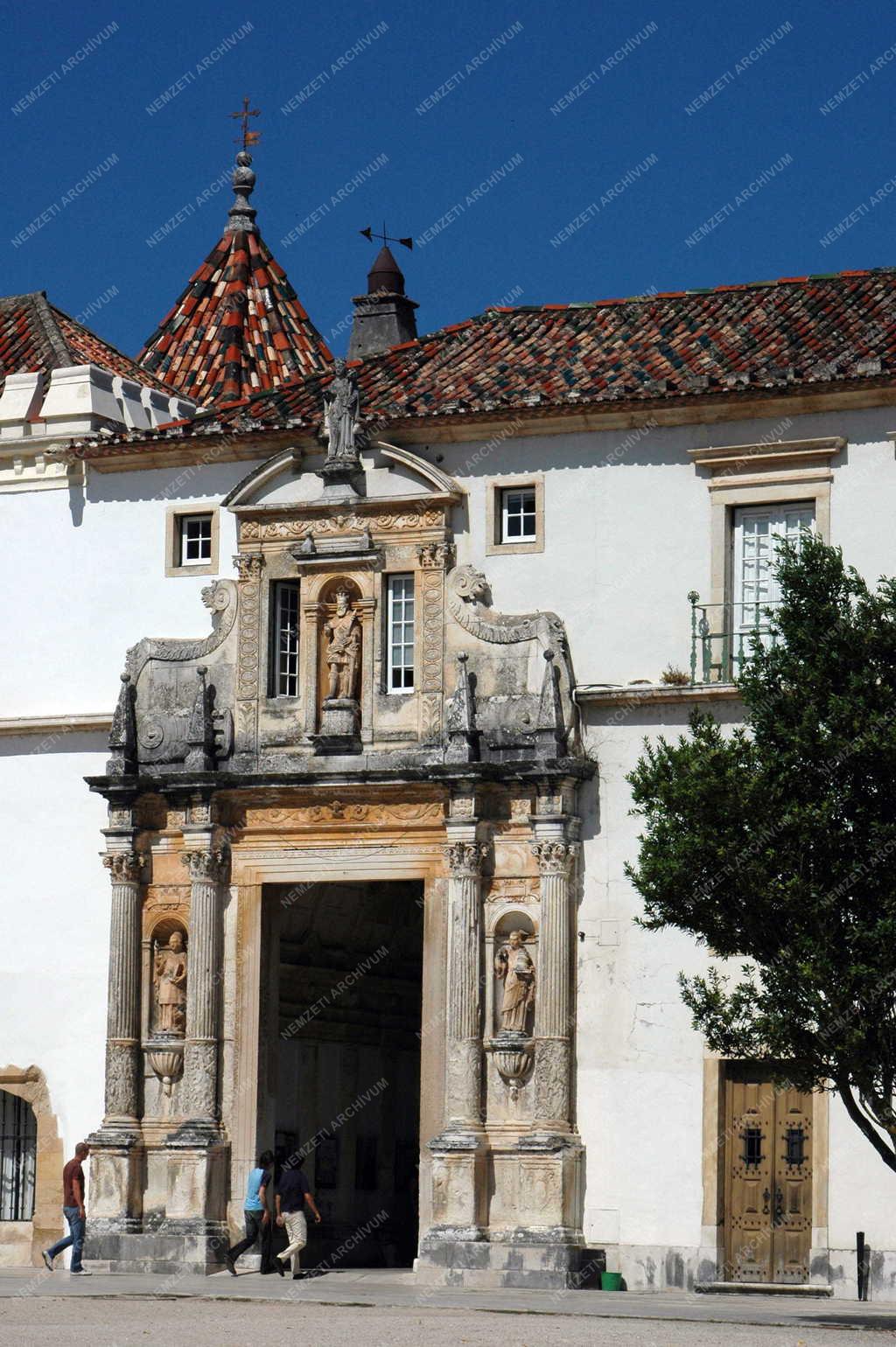 Portugália - Coimbra - Az egyetem bejárata