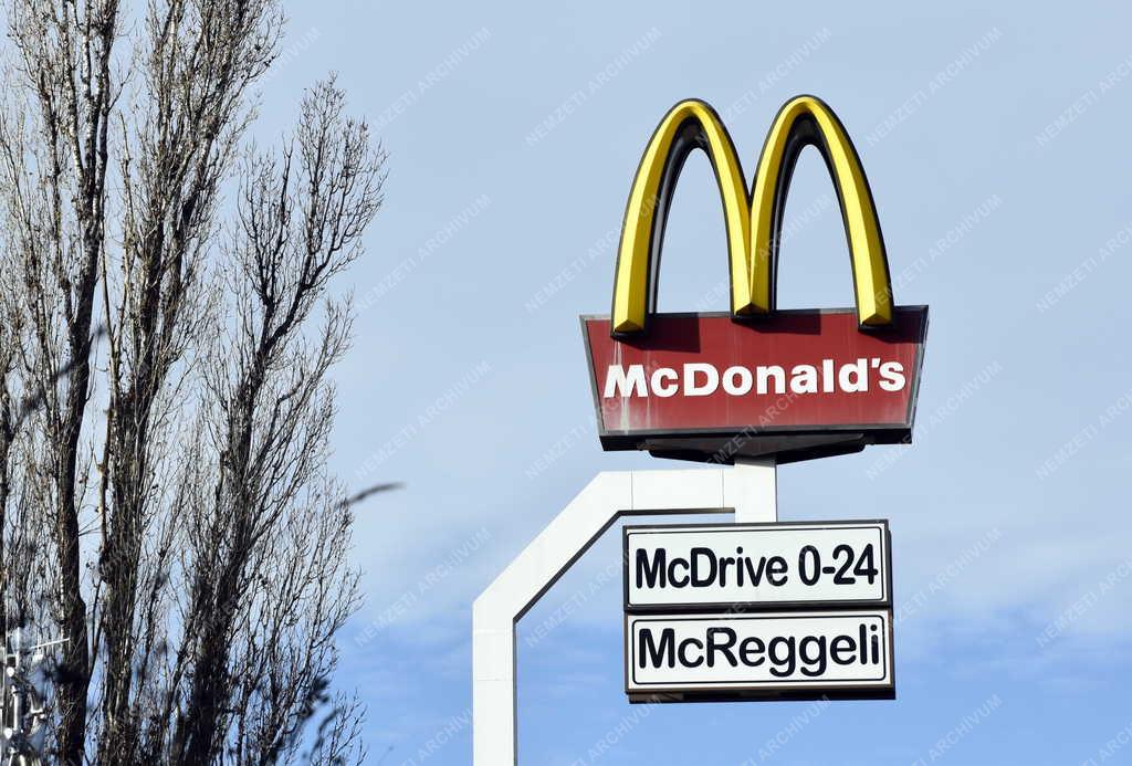 Vendéglátás - Budapest - McDonald’s céglogó