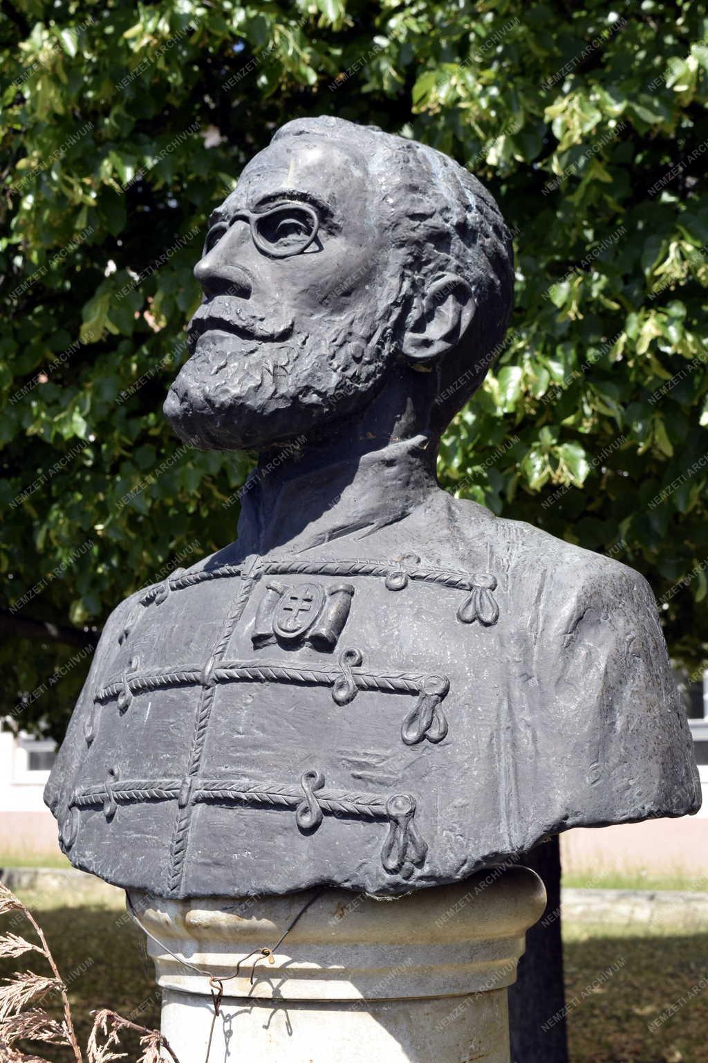 Kultúra - Budapest - Knézich Károly mellszobra