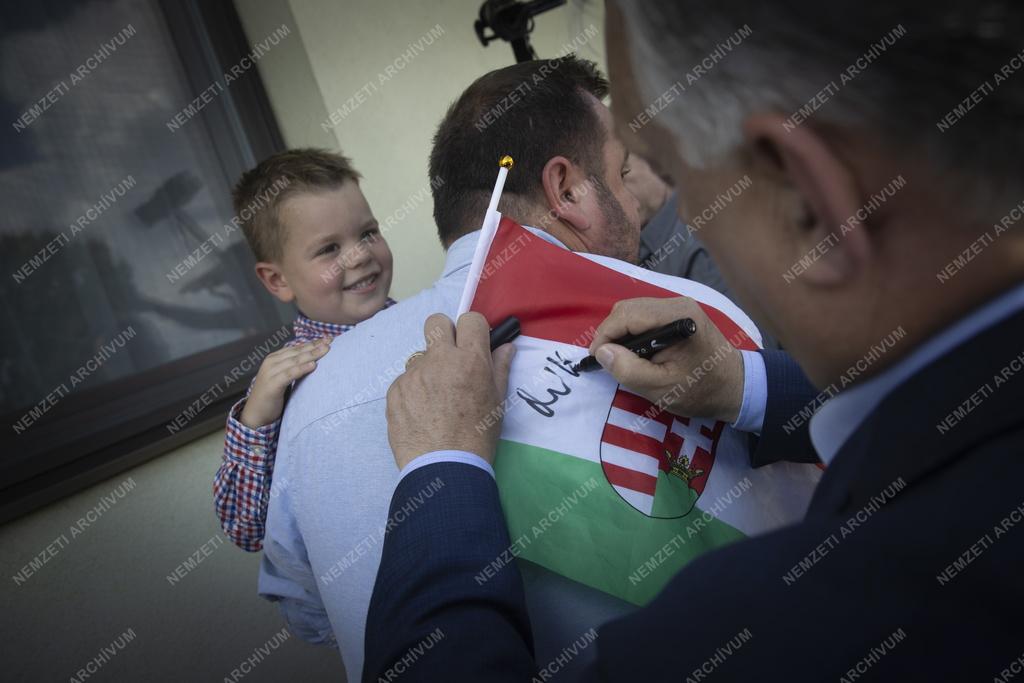 Voks 24 - Orbán Viktor országjáró kampánykörútja