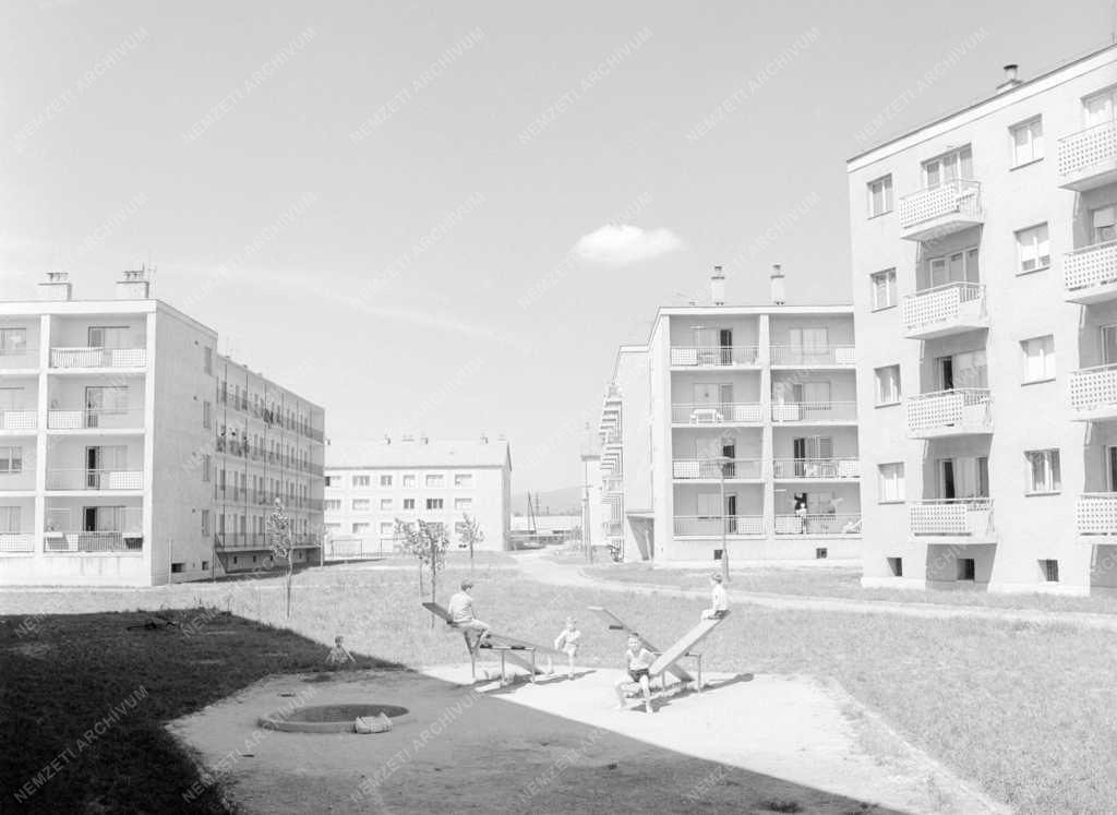 Városkép-életkép - Gyöngyösi lakótelep
