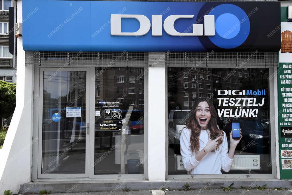 Városkép - Budapest - 50 éves Újpalota
