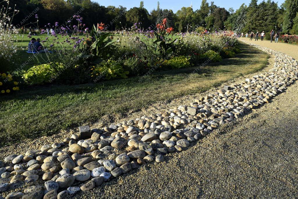 Kegyelet – Covid-emlékkövek a Margitszigeten