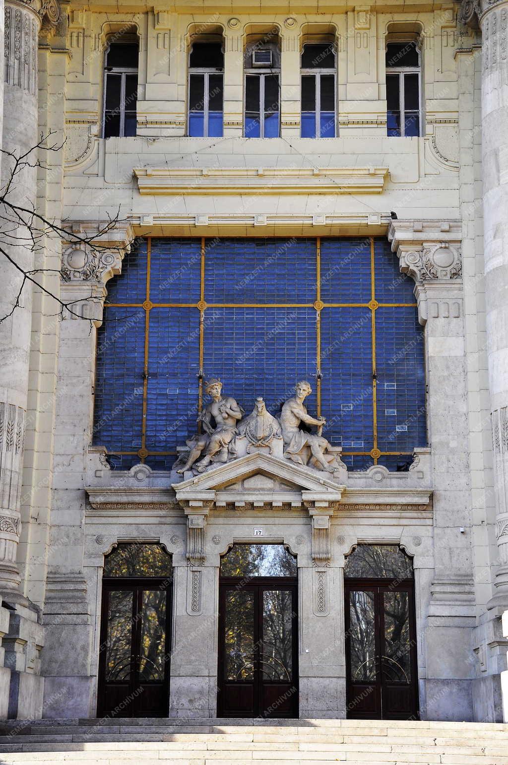 Műemlékvédelem - Budapest - Felújításra vár az egykori Tőzsde palota