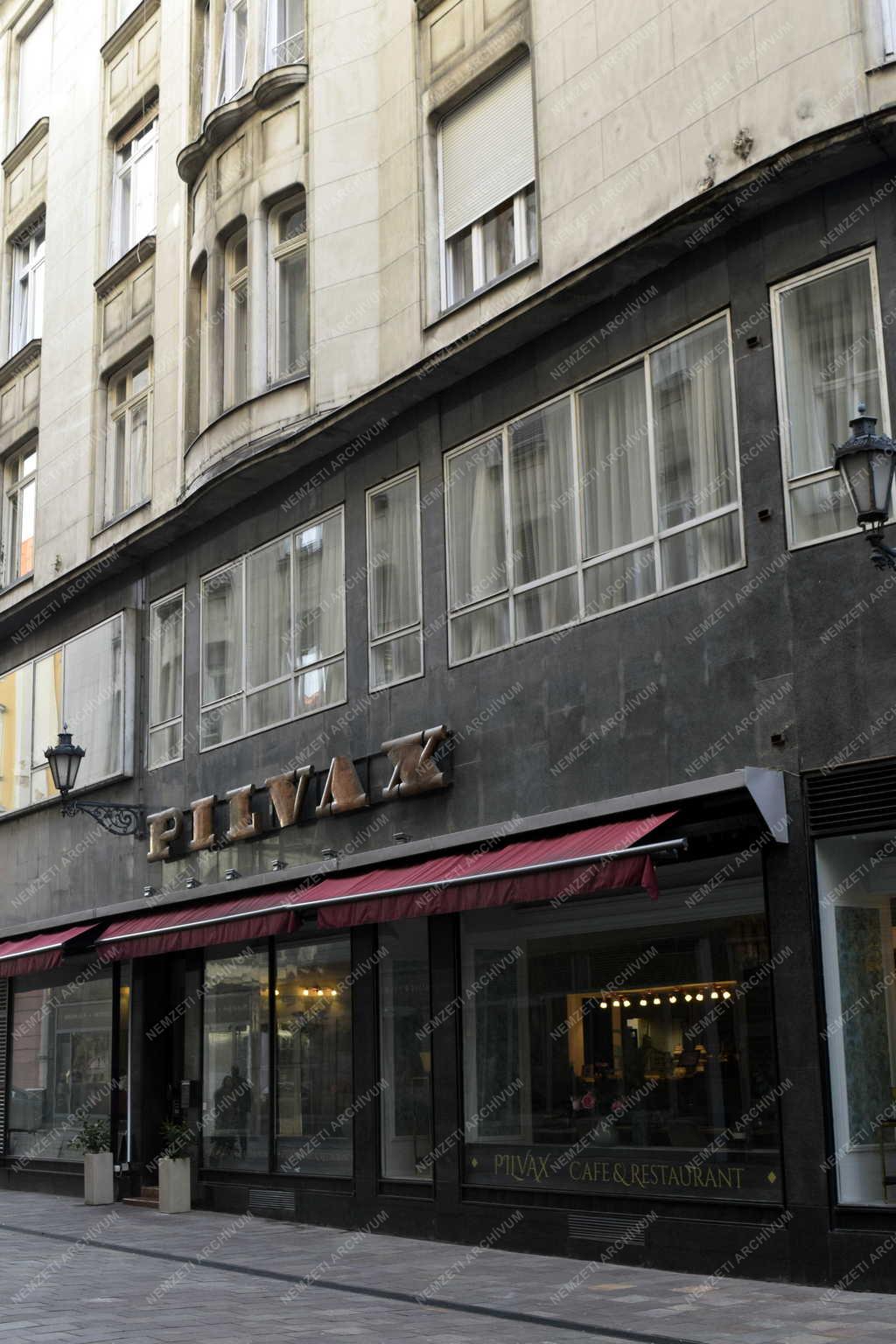 Vendéglátás - Budapest - Újra kinyitott a Pilvax Kávéház