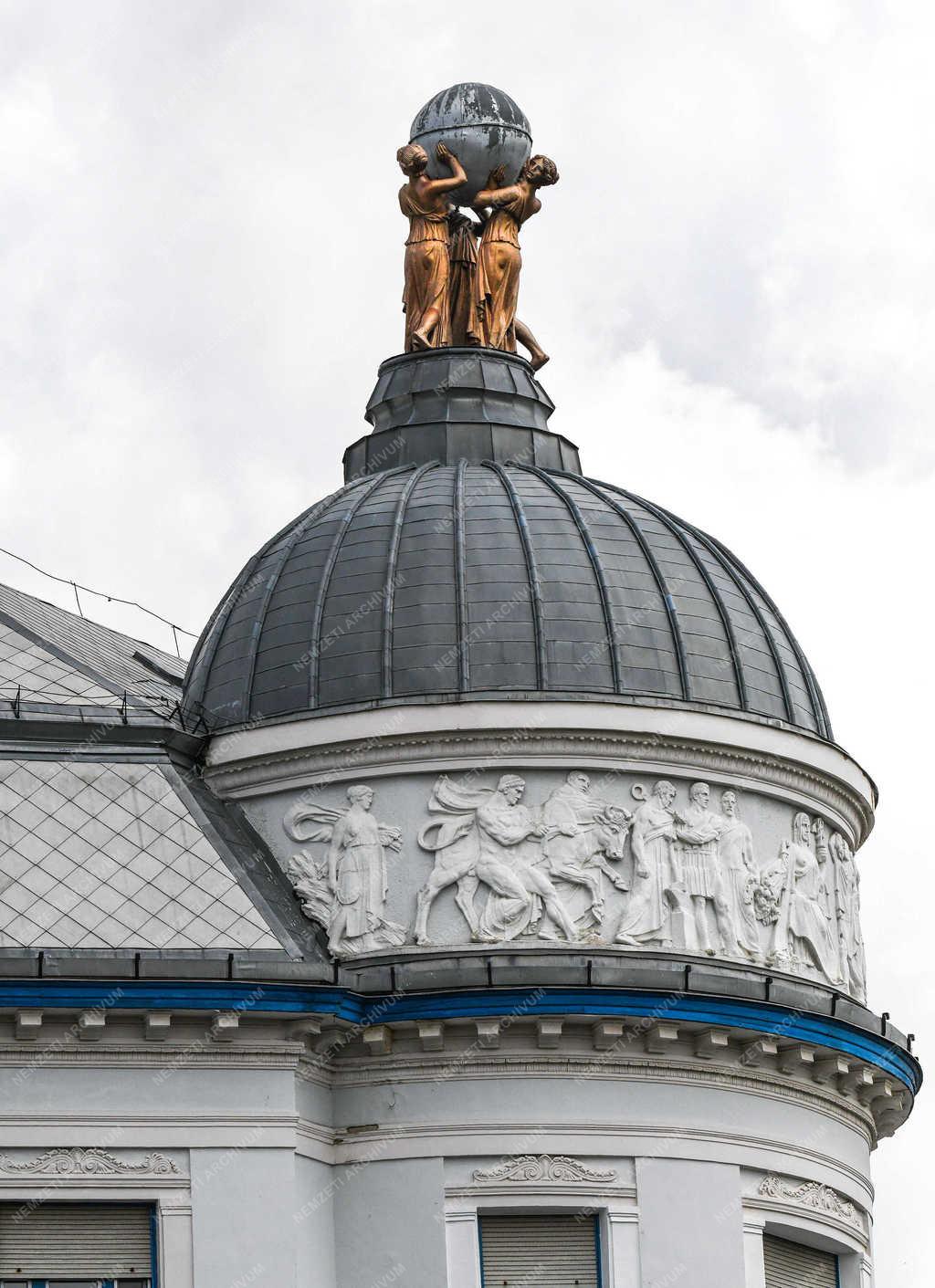 Épületfotó - Debrecen - Iparkamara a Petőfi téren