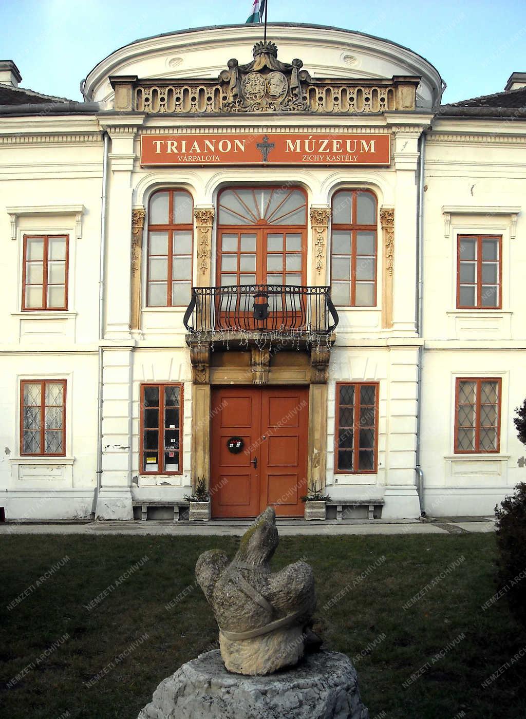 Városkép - Várpalota - A Trianon múzeum épülete