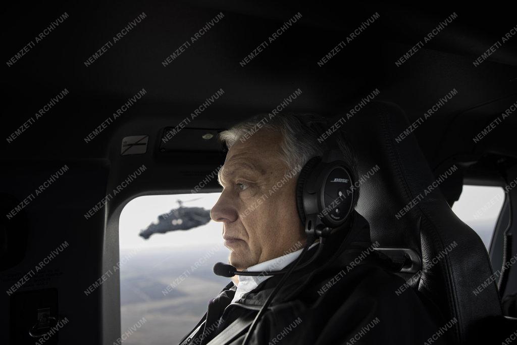 Orbán Viktor az Adaptive Hussars '23 hadgyakorlaton