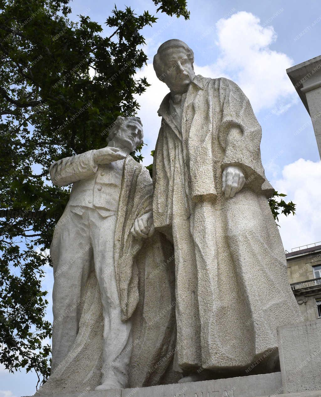 Köztéri szobor - Budapest - Kossuth-emlékmű