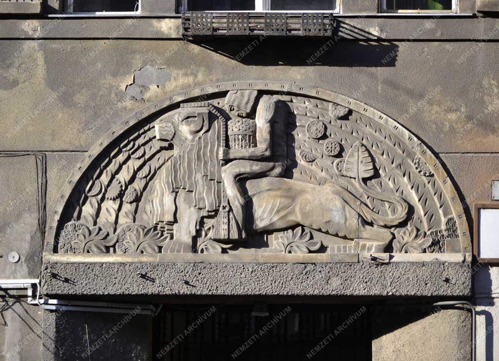 Műalkotás - Budapest - Bibliai tárgyú dombormű