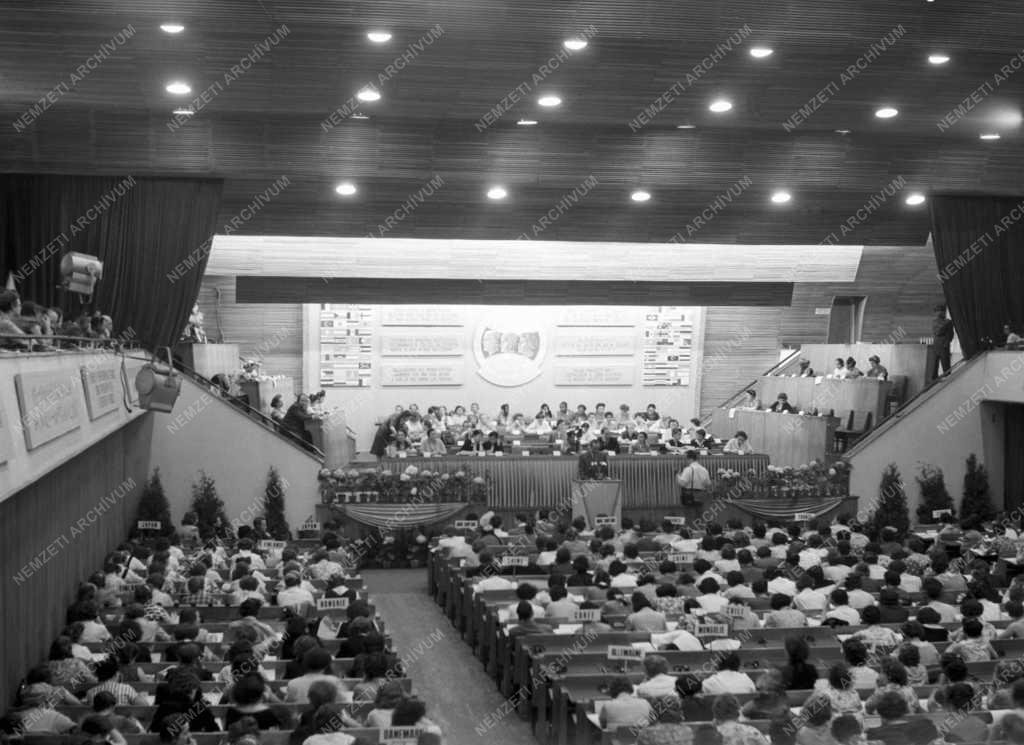 Nőmozgalom - Dolgozó Nők Világkonferenciája