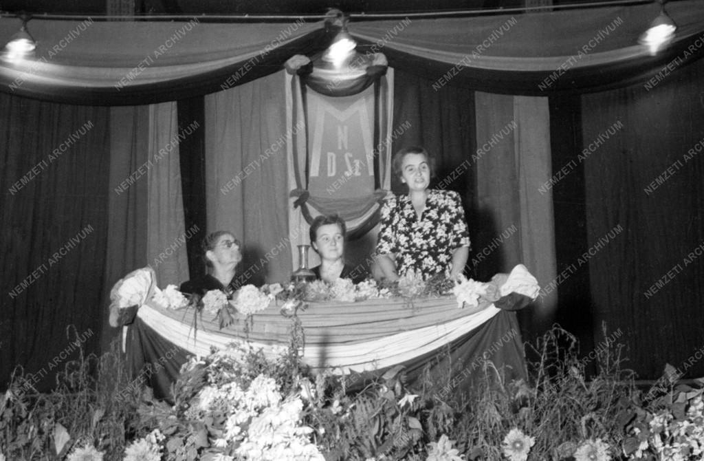 Történelem - MNDSZ a Zeneakadémián