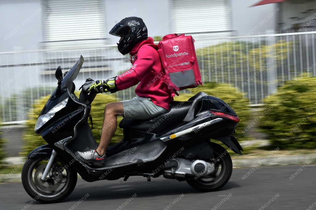 Szolgáltatás - Ételfutár a fővárosban