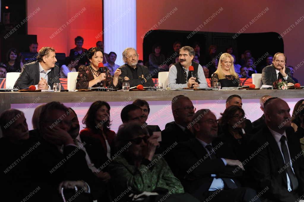 Kultúra - Televízió - Fölszállott a páva 2012