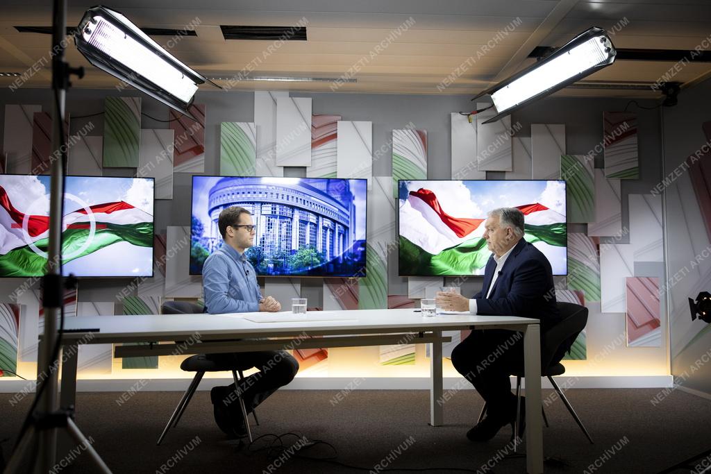 Miniszterelnöki interjú a Kossuth rádióban