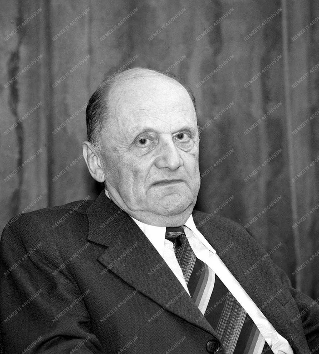 Kálmán Béla nyelvész, akadémikus