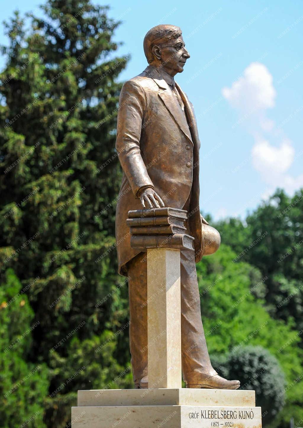 Köztéri szobor - Debrecen - Klebelsberg Kunó 