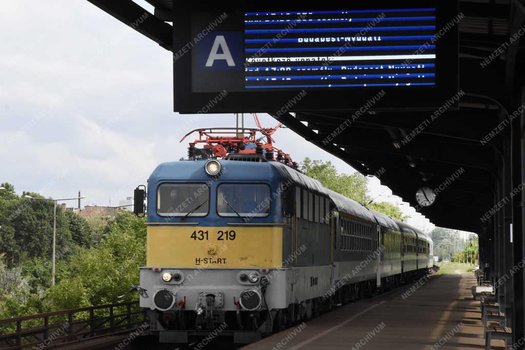 Közlekedés - Budapest - Kőbánya alsó vasútállomás