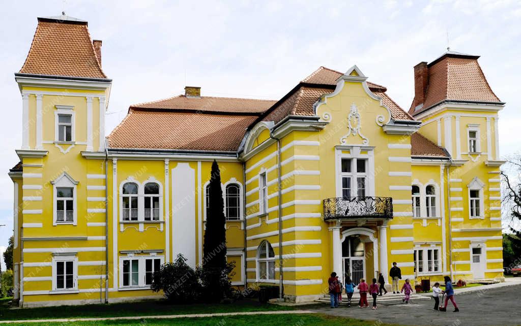 Épület - Nézsa - Reviczky-kastély