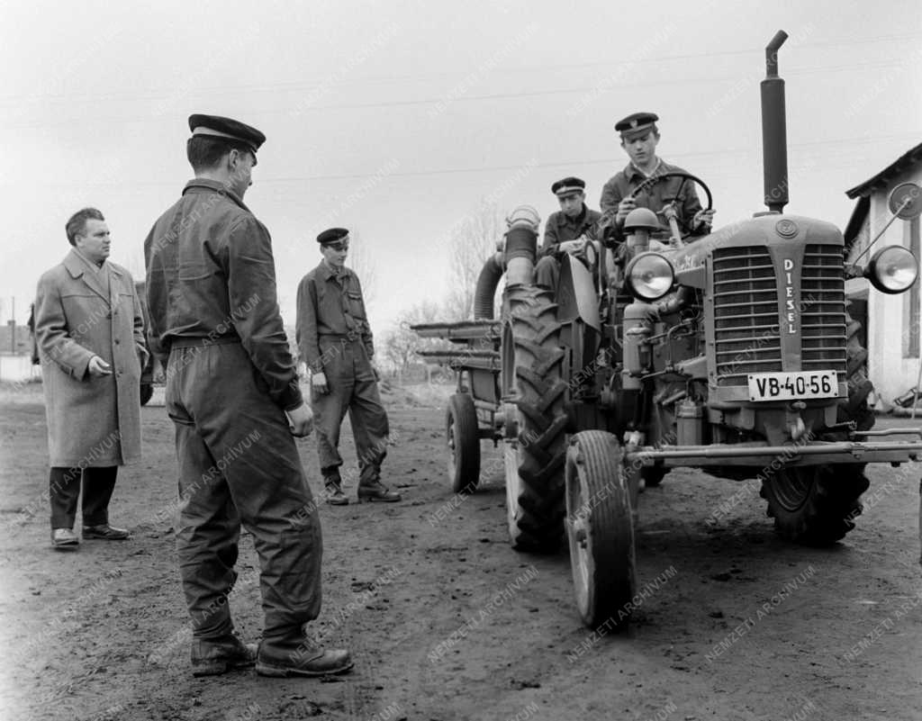 Oktatás - Növényvédő gépészeti szakközépiskola