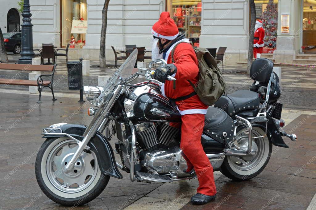 Életkép - Budapest - Motoros Mikulás 