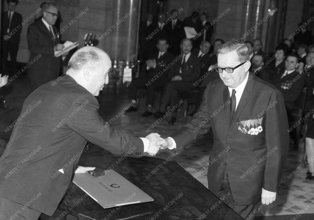 1970-es Állami-díjasok - Dr. Csikós-Nagy Béla