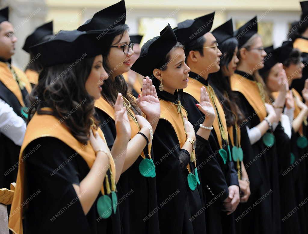 Felsőoktatás - Debrecen - Diplomaosztó ünnepség