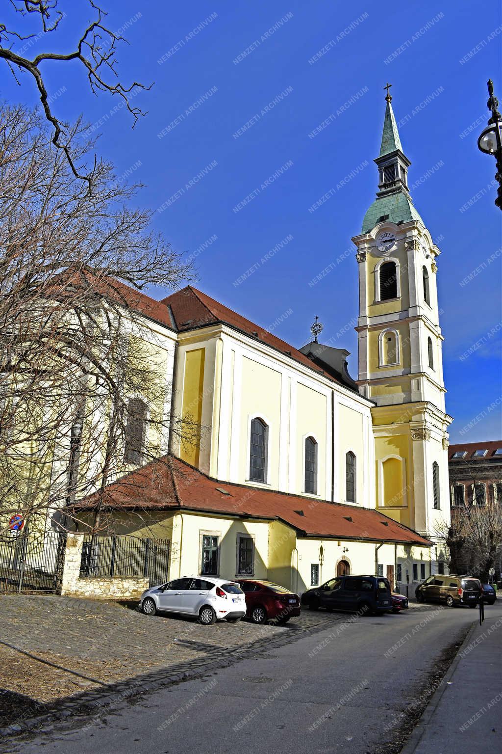 Egyházi épület - Budapest - Újlak Sarlós Boldogasszony-plébániatemplom