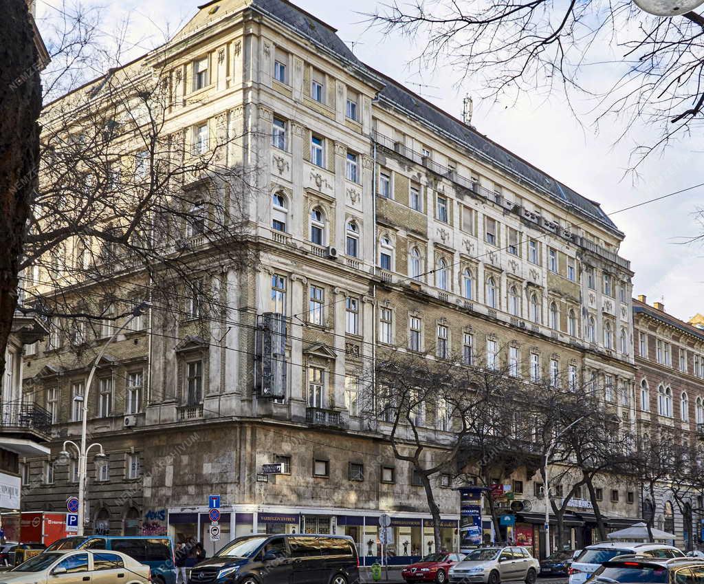 Városkép - Budapest - Eklektikus stílusú bérház a Nagykörúton