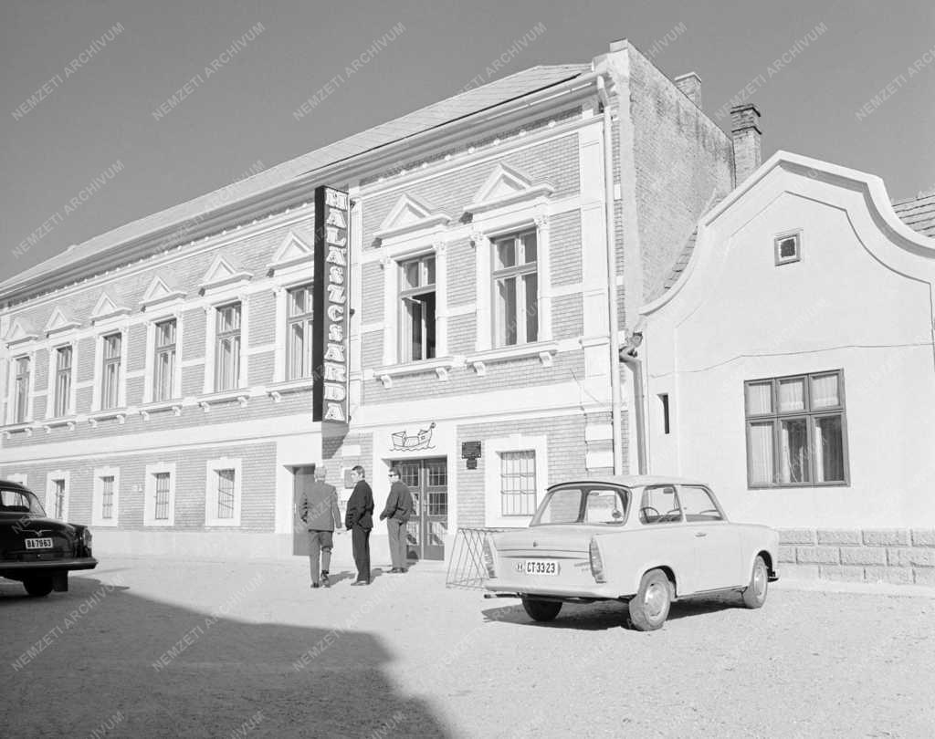 Városkép-életkép - Trabant és halászcsárda 