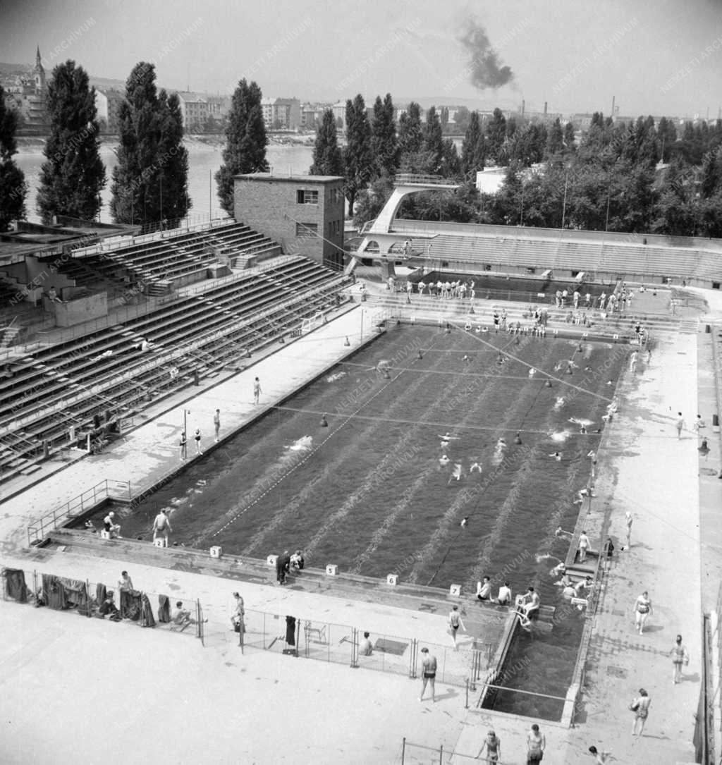 Sportlétesítmény - A margitszigeti Sportuszoda
