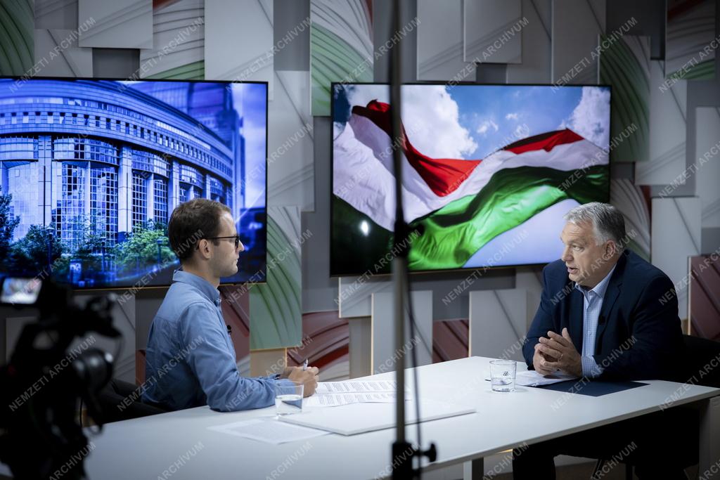 Miniszterelnöki interjú a Kossuth rádióban	 