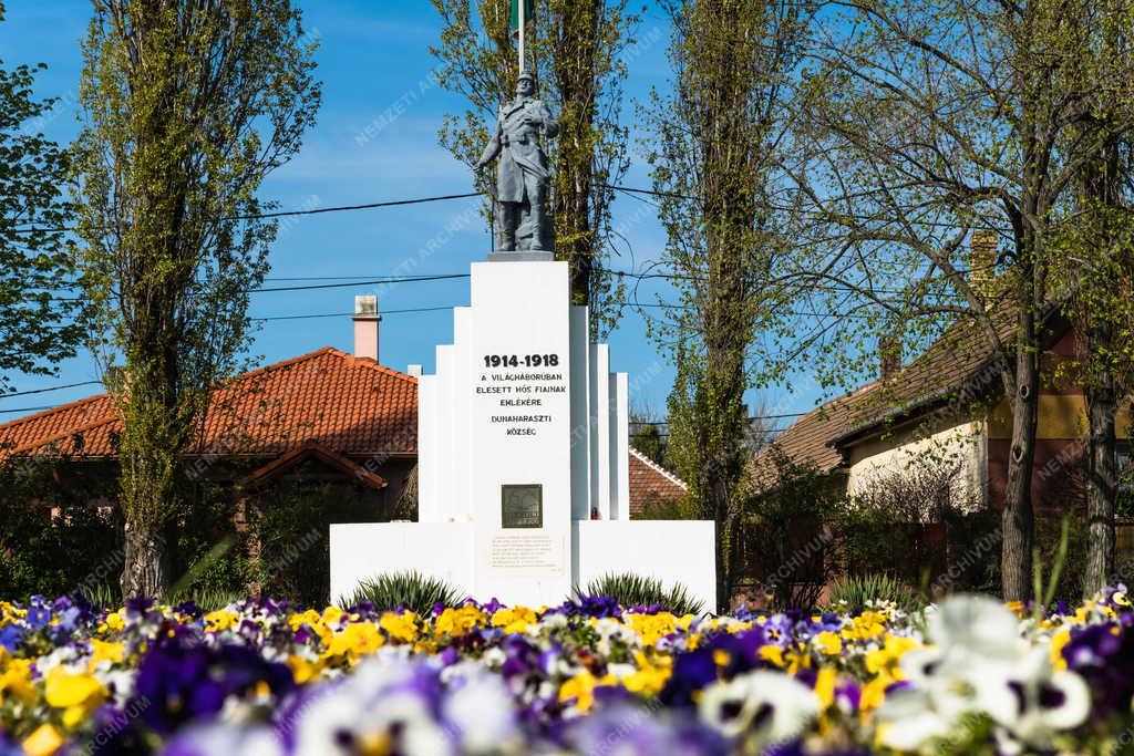 Városkép - Hősi emlékmű Dunaharasztiban
