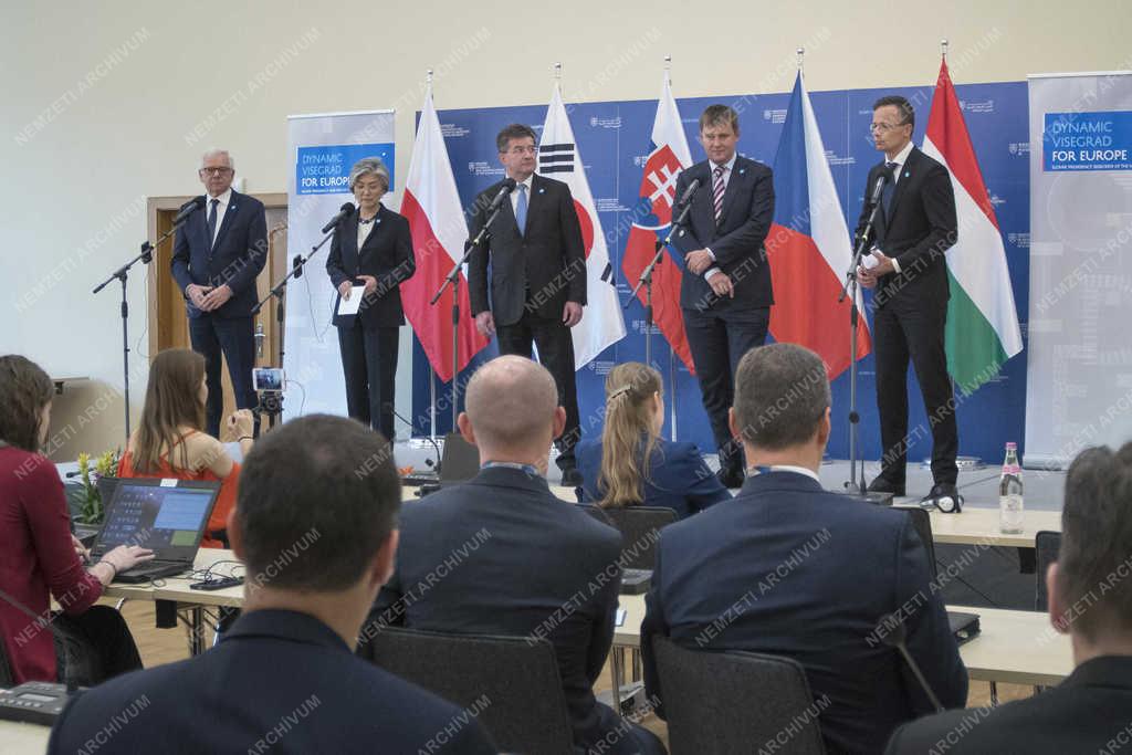 Szijjártó Péter Pozsonyban