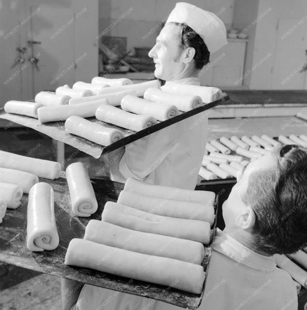 Élelmiszeripar - Pest-Budai Üzemi Vendéglátó Vállalat