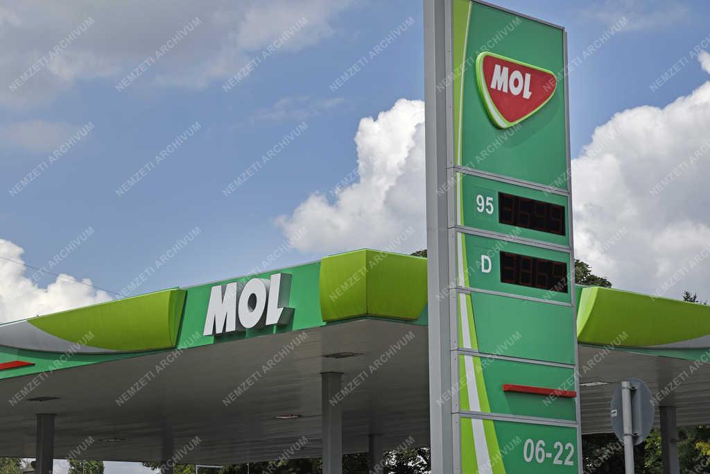 Közlekedés - Budapest - MOL üzemanyagtöltő állomás