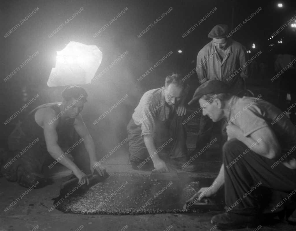 Építőipar - Útburkolat javítás a Népköztársaság úton