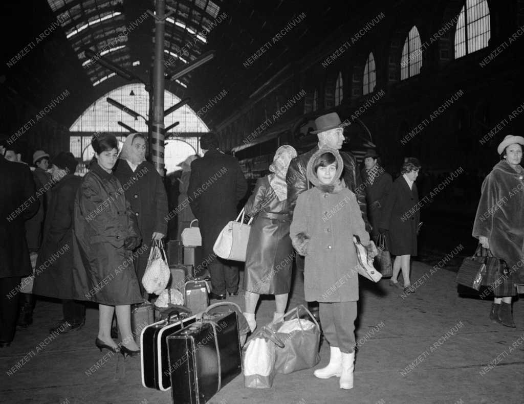 Közlekedés - Karácsonyi csúcsforgalom a Keleti pályaudvaron