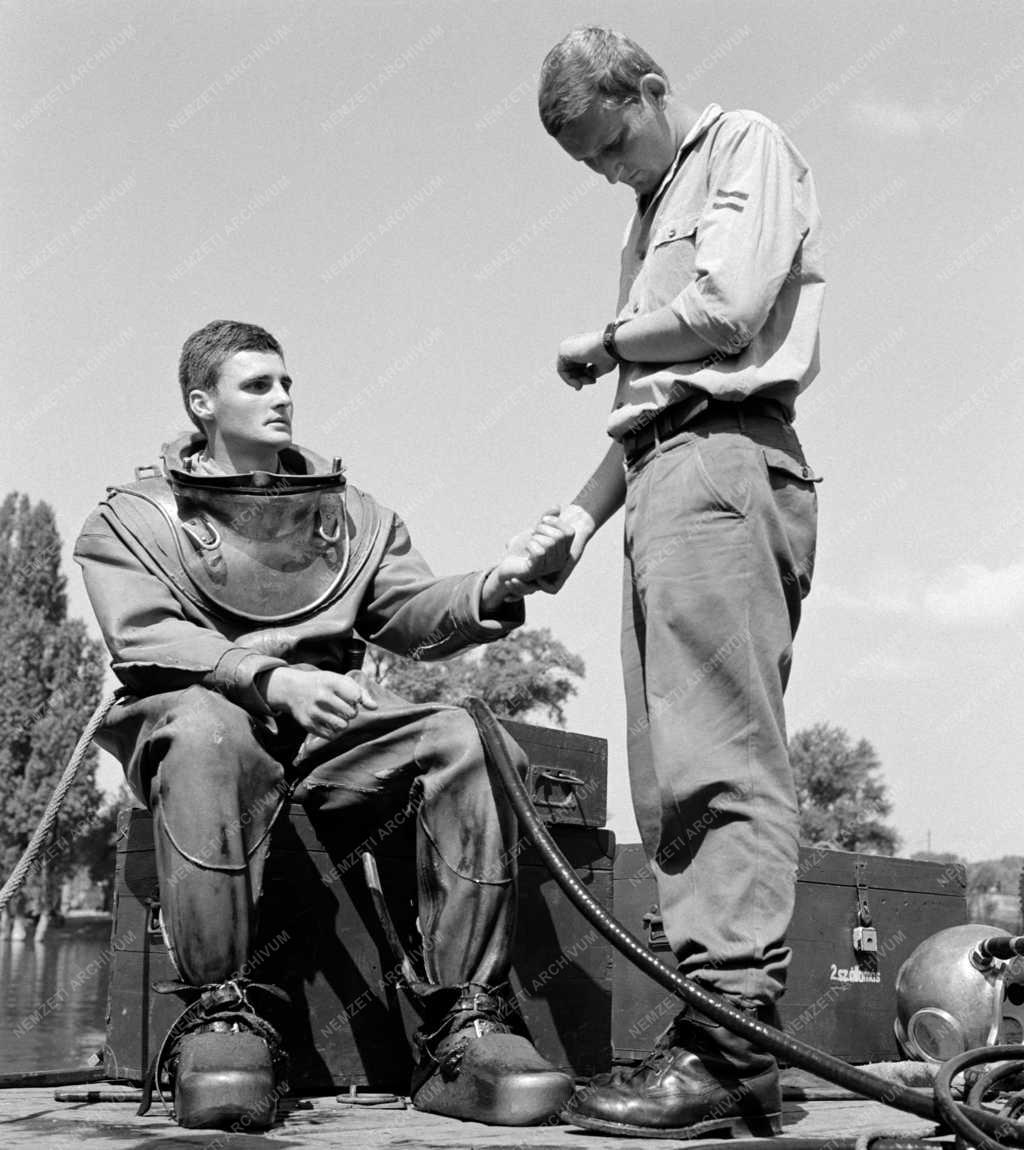 Fegyveres erők - A Magyar Néphadsereg nehézbúvár kiképzése