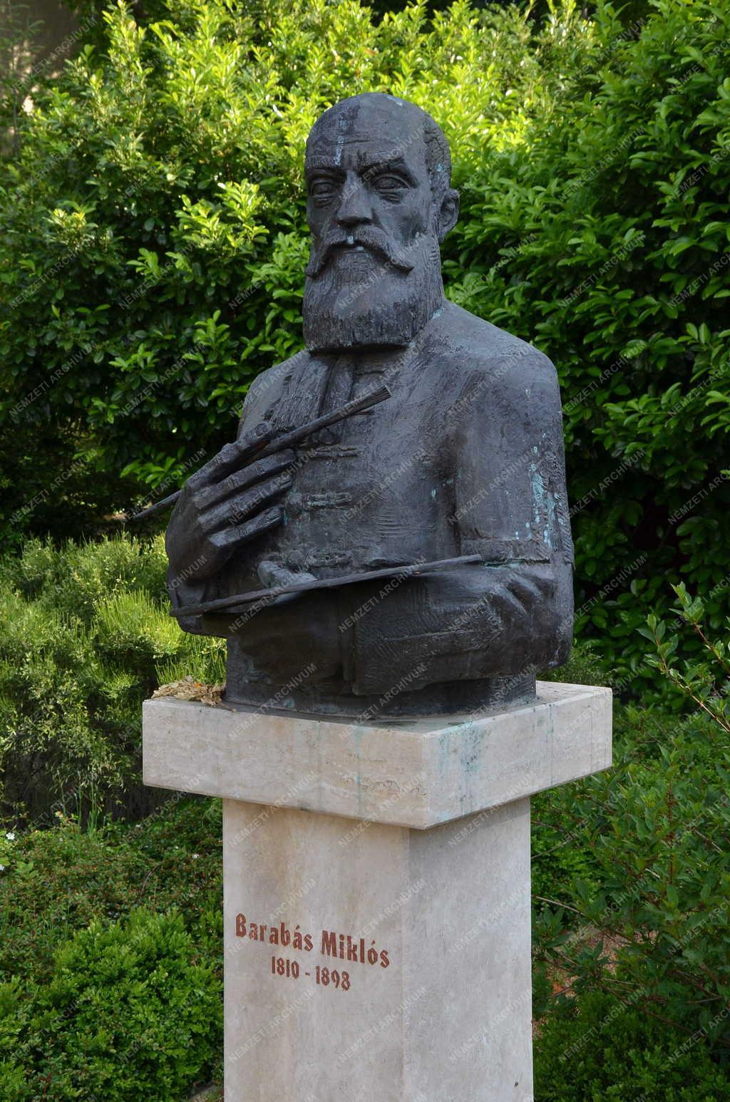 Budapest - Barabás Miklós szobra 