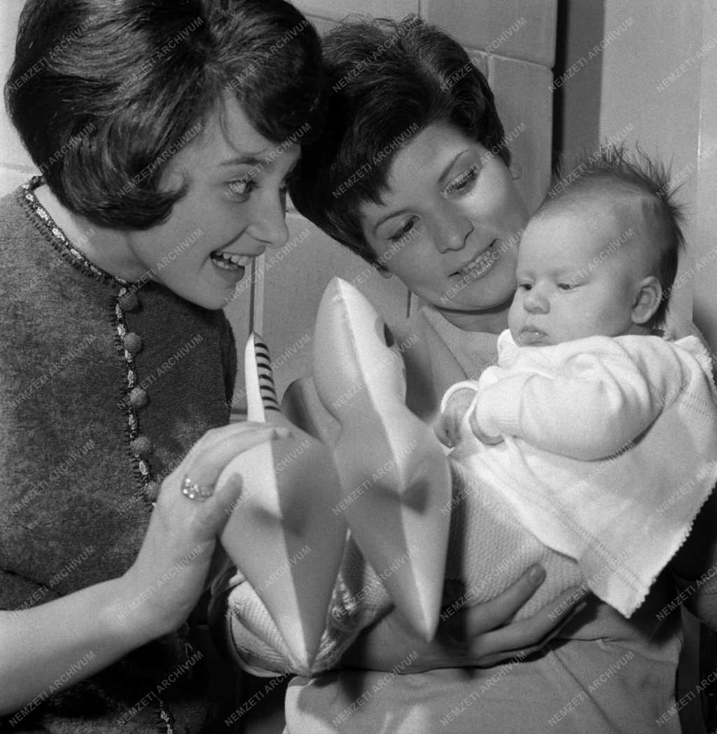 Média - Televízió - Tamási Eszter, a Magyar Televízió bemondója