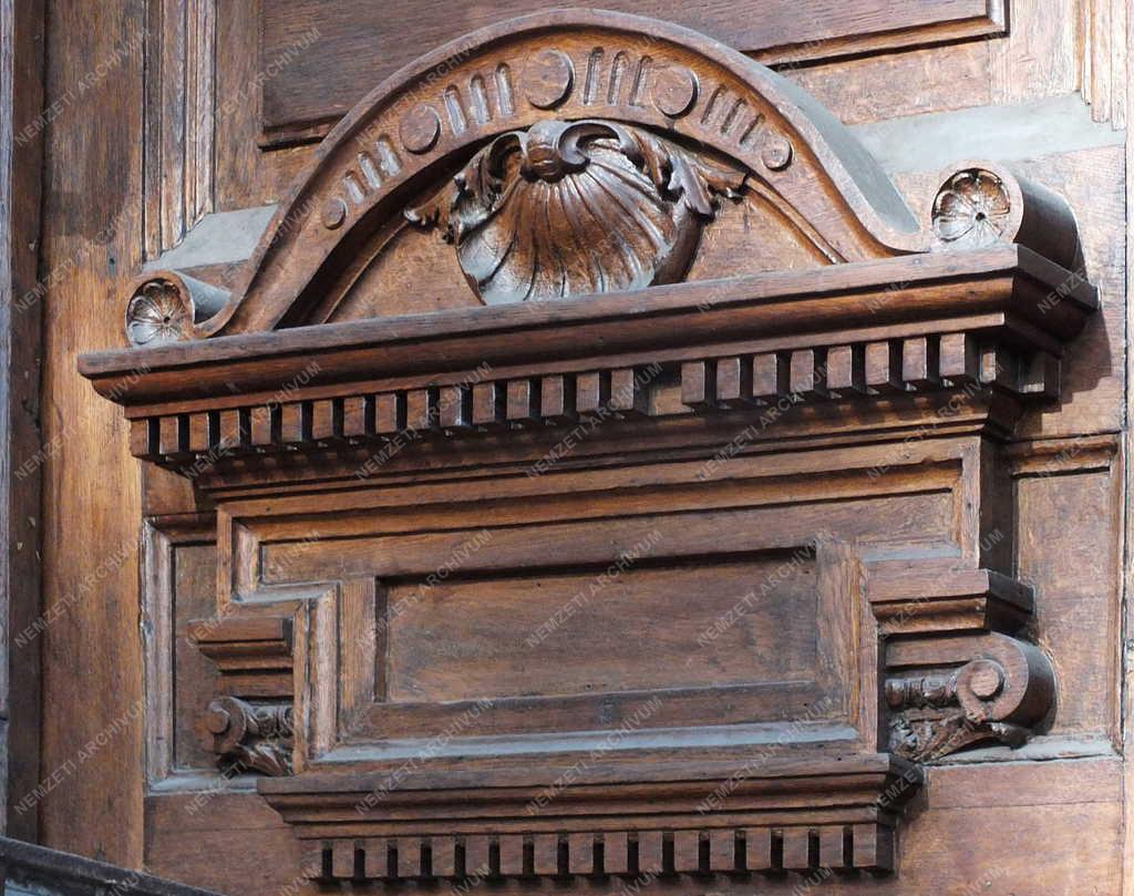 Tárgy - Budapest - Felújított díszes kapu