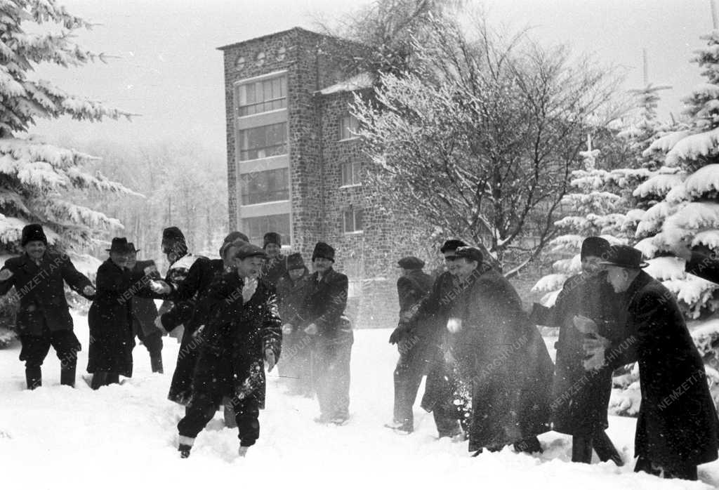 Szórakozás - Téli üdülés Galyatetőn