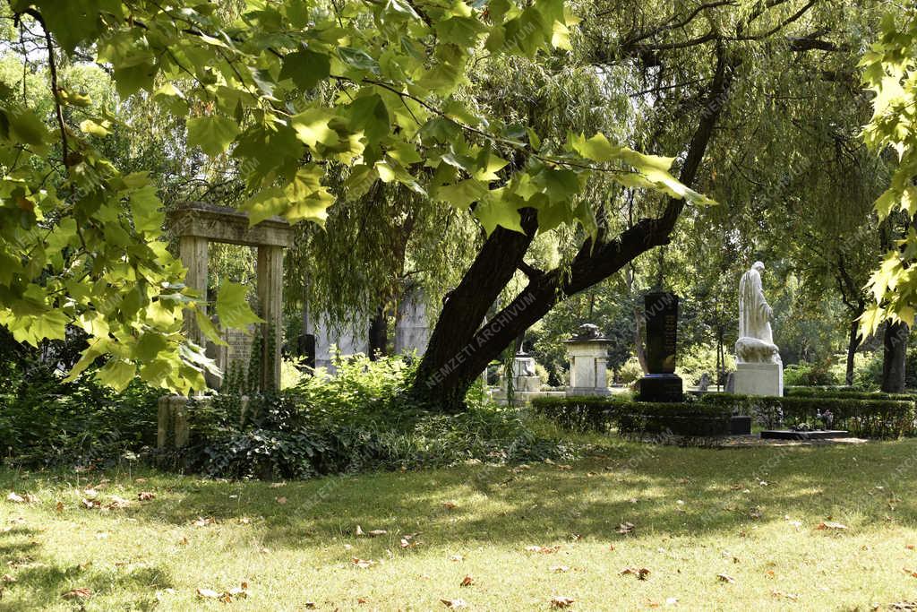 Temető - Budapest - Fiumei úti sírkert
