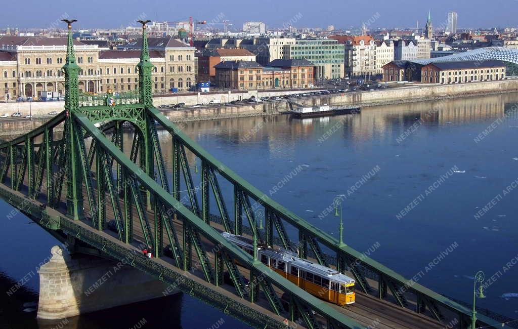 Budapest - Városkép - Szabadság híd