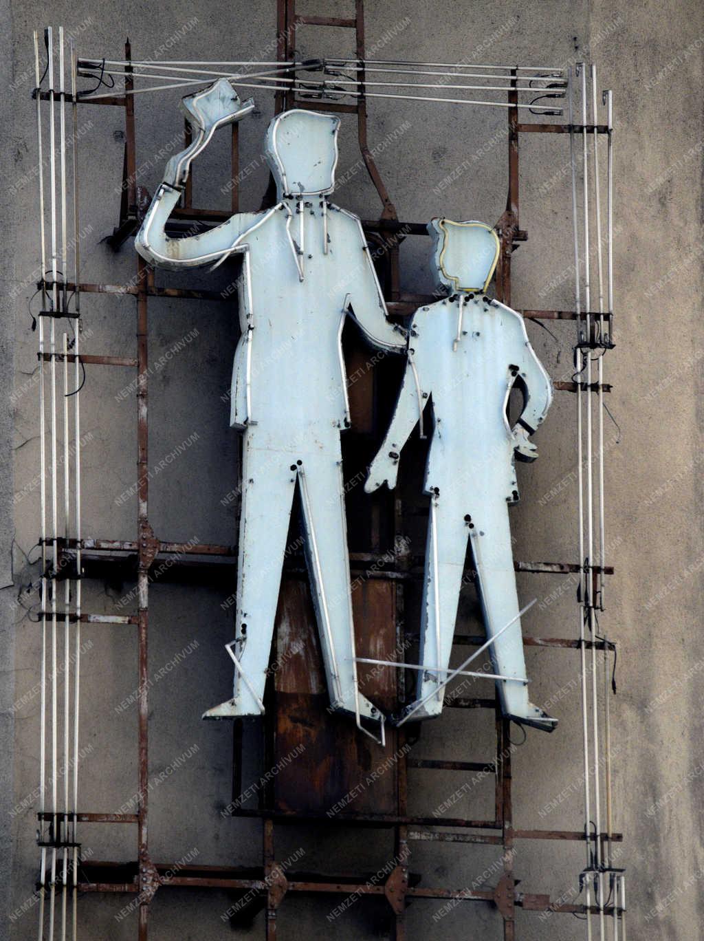 Városkép - Budapest - Régi neonreklám