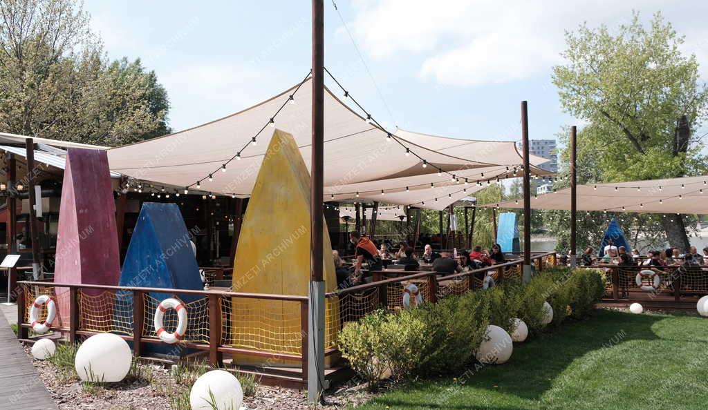 Vendéglátás - Budapest - VakVarjú Beach Bistro