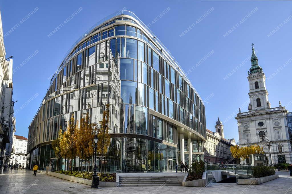 Városkép - Budapest - Szervita Square Buliding