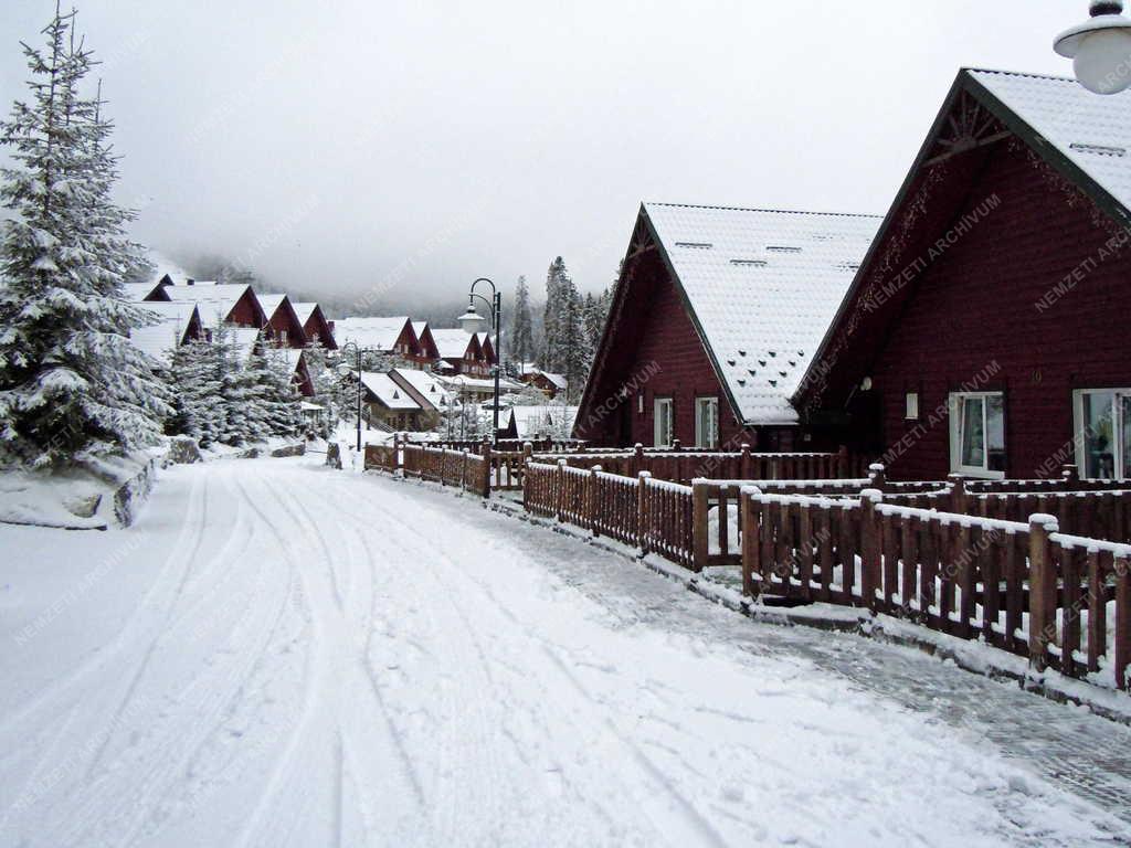 Ukrajna - Bukovel - Vendégházak a sípálya lábánál